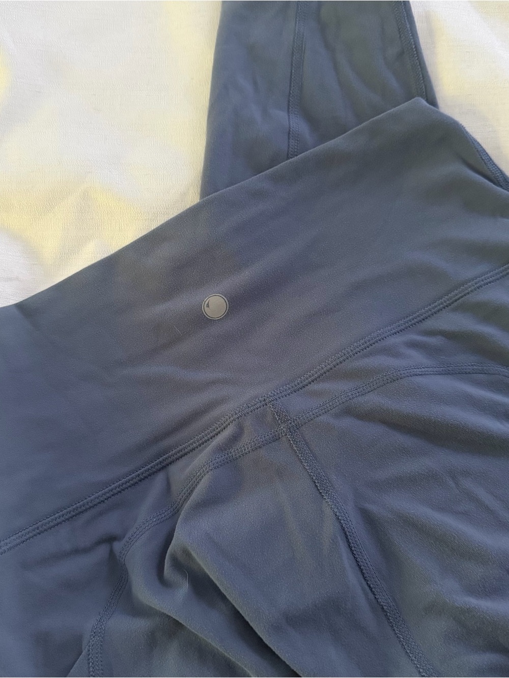Yogalicious leggings with side pockets size small - Picture 2 of 5